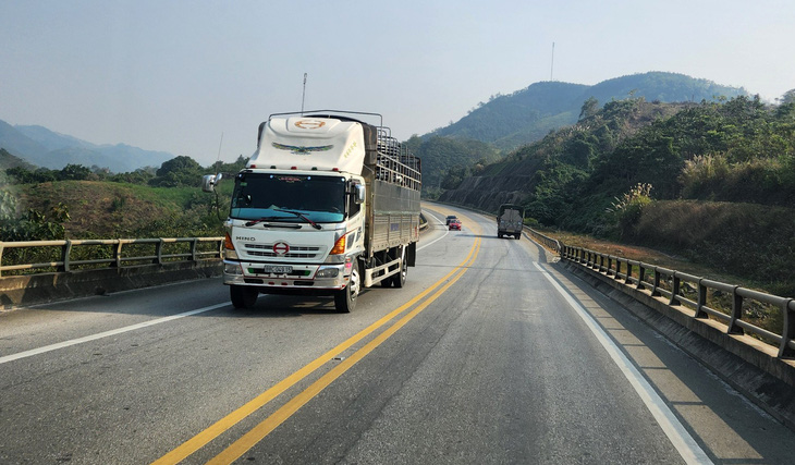 Cao tốc Nội Bài - Lào Cai có đoạn Yên Bái - Lào Cai dài 82,75km phân kỳ đầu tư 2 làn xe, khai thác từ tháng 9-2014 - Ảnh: TUẤN PHÙNG