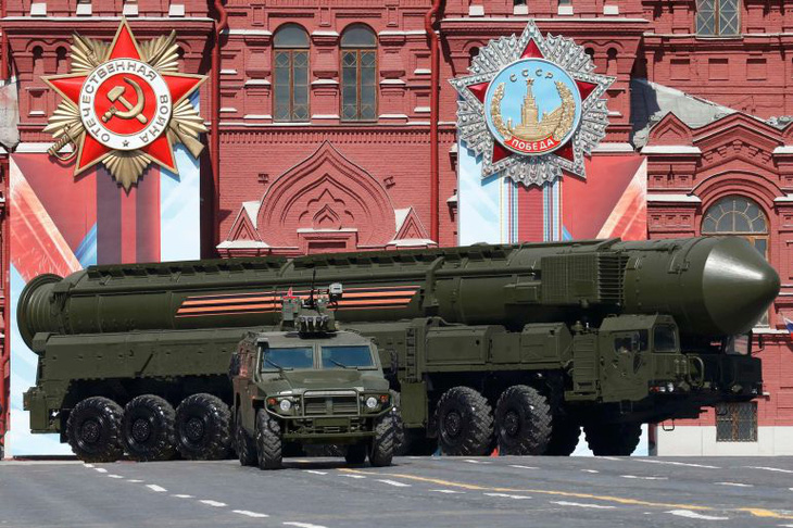 Tên lửa đạn đạo xuyên lục địa (ICBM) Yars RS-24 của Nga trong một cuộc diễu hành ở Matxcơva - Ảnh: REUTERS