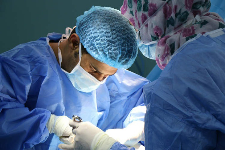 Thay vì phẫu thuật túi mật, các bác sĩ đã cắt ống dẫn tinh của người đàn ông.