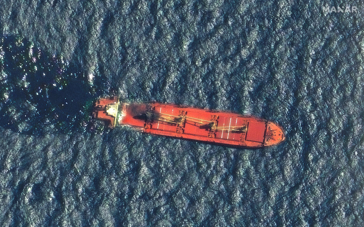 Chiếc tàu đầu tiên chìm ở Biển Đỏ sau khi bị Houthi tấn công