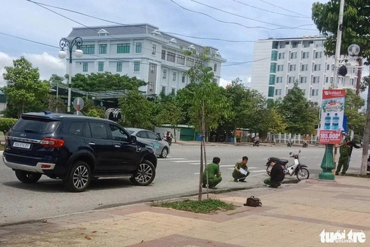 Cơ quan chức năng Ninh Thuận dựng lại hiện trường vụ tai nạn khiến nữ sinh lớp 12 Hồ Hoàng Anh tử vong - Ảnh: DUY NGỌC