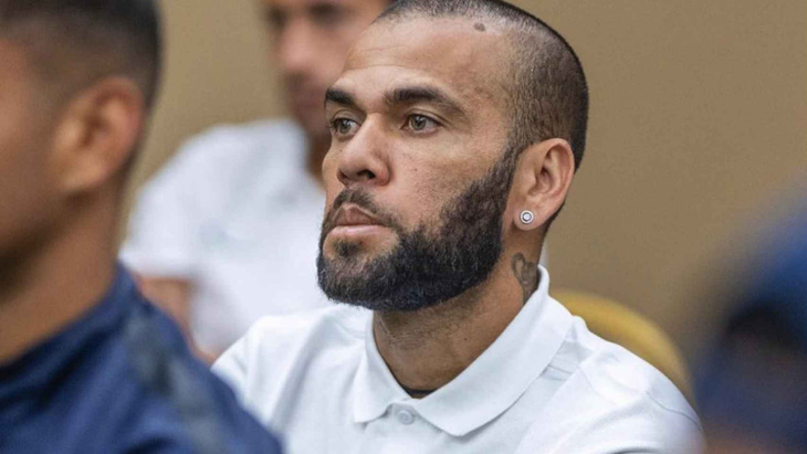 Dani Alves xin được trả tự do tại tòa - Ảnh: REUTERS