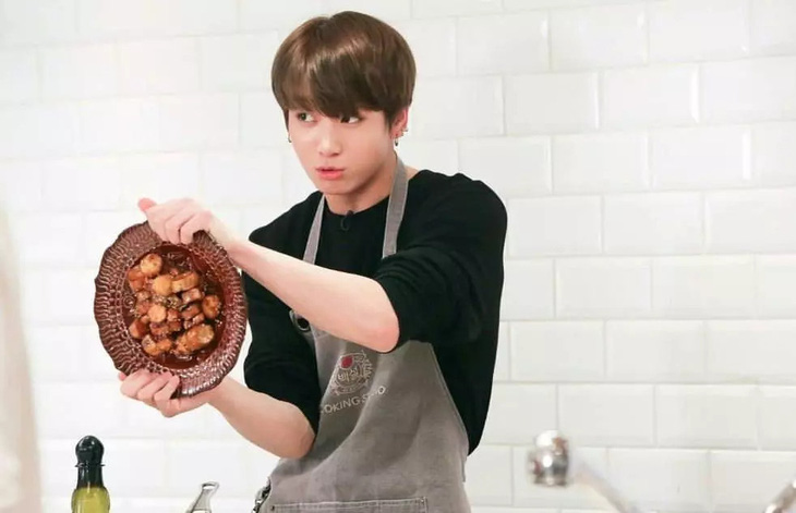 Jungkook luôn thích chia sẻ những công thức nấu ăn của mình với người hâm mộ