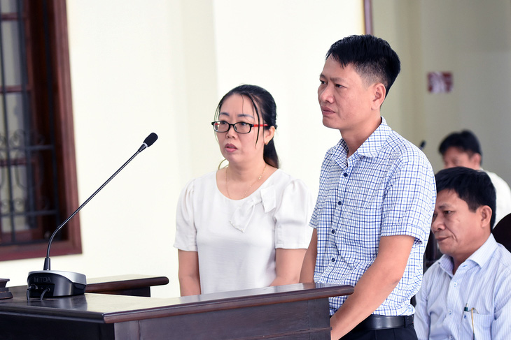 Hai bị cáo Đinh Thị Vân và Lê Thành Bắc được tòa tuyên miễn hình phạt - Ảnh: A LỘC