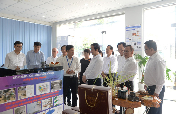 Bộ Trưởng Bộ GD&ĐT Nguyễn Kim Sơn thăm Trường ĐH Thủ Dầu Một