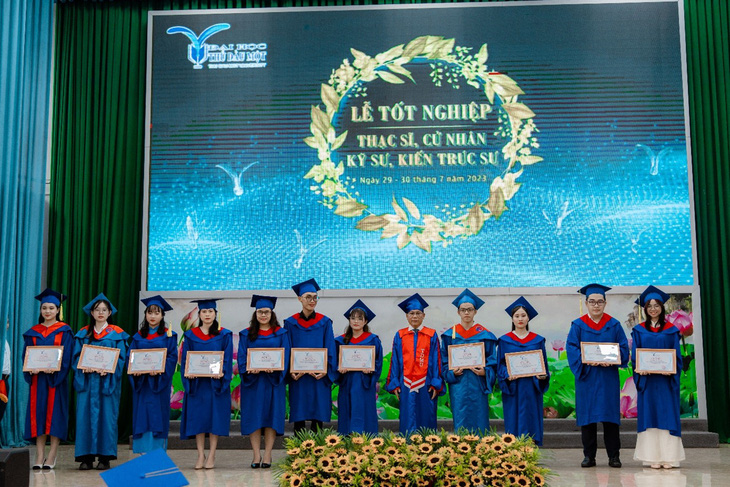 Lễ trao bằng tốt nghiệp của sinh viên Trường ĐH Thủ Dầu Một