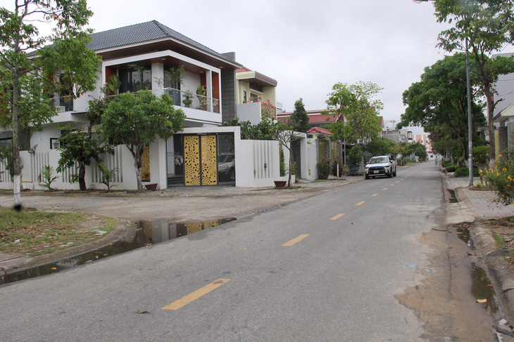 Khu đô thị Tây Phan Đình Phùng là khu nhà giàu nhưng sau chục năm bán đất, đến nay vẫn chưa có tên đường, số nhà - Ảnh: TRẦN MAI