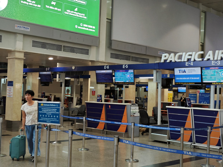 Các quầy thủ tục của Pacific Airlines vắng lặng sau khi hãng không còn máy bay khai thác - Ảnh: CÔNG TRUNG