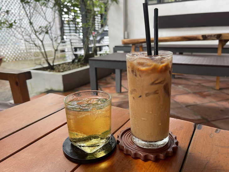 Cà phê sữa đá tại một quán ở Phú Quốc - Ảnh: NHÃ XUÂN