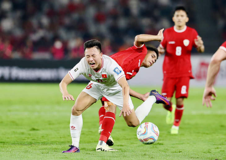 Nguyễn Thái Sơn trong trận đấu với Indonesia tối 21-3 - Ảnh: NGUYÊN KHÔI