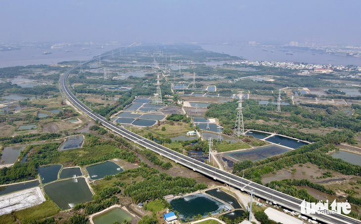 Cao tốc Bến Lức - Long Thành có kế hoạch về đích năm 2025 - Ảnh: LÊ PHAN