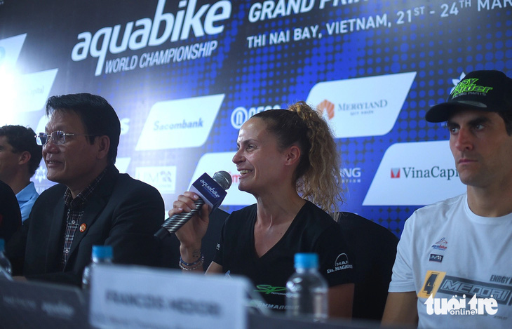 Nhà vô địch thế giới đua mô tô nước Jessica Chavanne hào hứng trước chặng đua tại Bình Định, Việt Nam - Ảnh: LÂM THIÊN