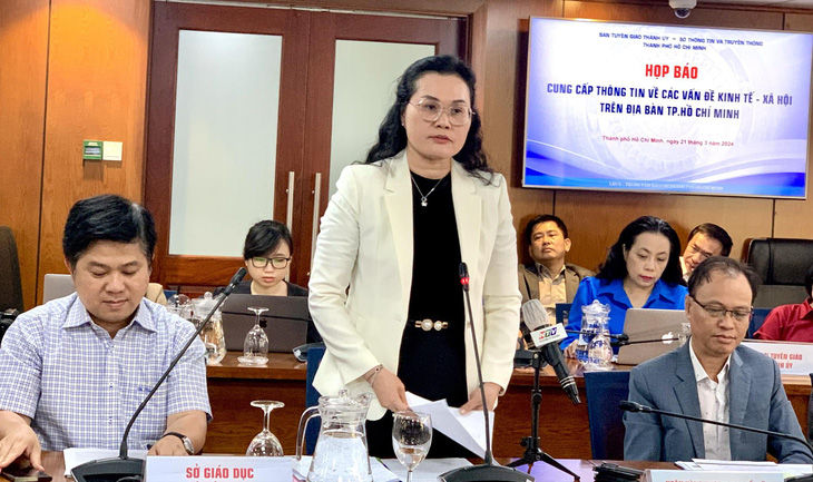 Tại buổi họp báo chiều nay, bà Lê Thụy Mỵ Châu cung cấp thông tin về tình hình Trường quốc tế AISVN và cho biết phụ huynh muốn tiếp quản trường này - Ảnh: TRẦN HUỲNH