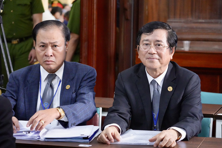 Luật sư Lê Hồng Nguyên (bên trái) và luật sư Nguyễn Văn Hậu - Ảnh: HỮU HẠNH