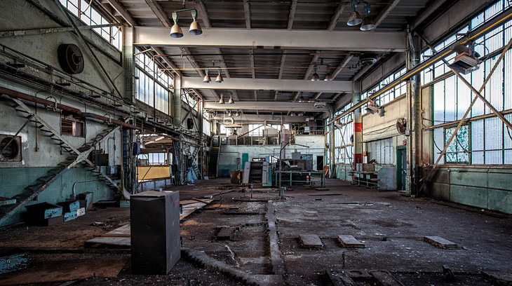 Một xưởng đóng tàu cũ của Mỹ nay bị bỏ hoang ở Philadelphia. Ảnh: abandonamerica.org