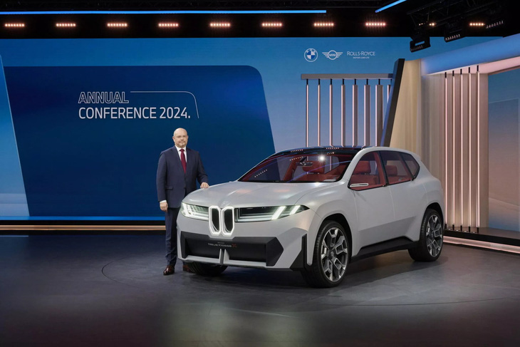Dù là trong bộ ảnh chính thức hay ảnh thực tế, BMW Vision Neue Klasse X đều gây được ấn tượng về thiết kế nhờ đầu xe &quot;ôn hòa&quot; mới - Ảnh: BMW