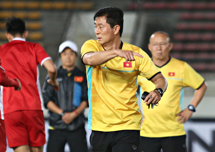 Trợ lý Bae Ji won khi còn làm cùng tuyển Việt Nam năm 2018 - Ảnh: Q.T