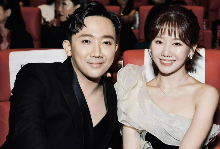 Trấn Thành cùng vợ, ca sĩ Hari Won, trong buổi ra mắt phim Mai tại Mỹ - Ảnh: Facebook nhân vật