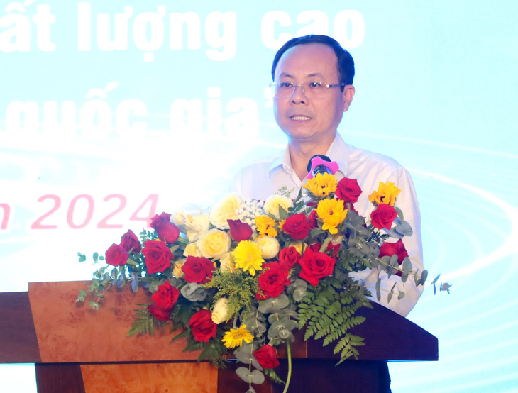 Ông Nguyễn Văn Hiếu - bí thư Thành ủy Cần Thơ - phát biểu tại buổi đối thoại với thanh niên Cần Thơ - Ảnh: M.T.