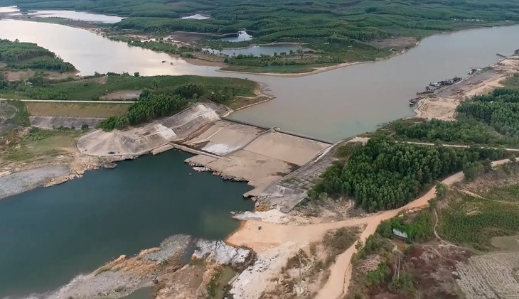 Đập tràn thủy lợi Nam Thạch Hãn - nơi công trình bị thu hồi vốn - Ảnh: QUỐC NAM