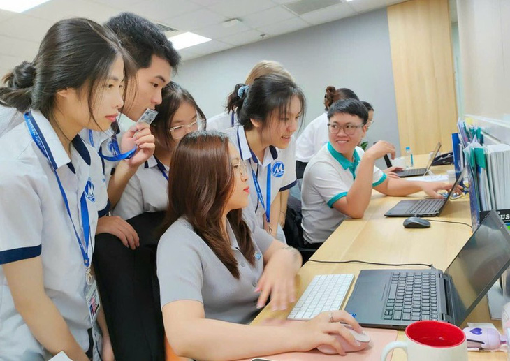 Trường đại học Tài chính - Marketing phản ánh nhà trường buộc đăng ký học phần thông qua cố vấn học tập. Trong ảnh: Sinh viên của trường học tập tại doanh nghiệp - Ảnh: UFM