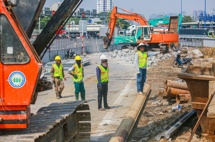 Nút giao An Phú tăng tốc thi công, công nhân đội nắng nóng làm việc- Ảnh 12.