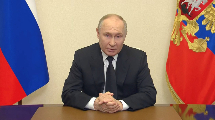 Tổng thống Nga Vladimir Putin trong bài phát biểu qua video trước toàn quốc ngày 23-3 - Ảnh: REUTERS/ĐIỆN KREMLIN