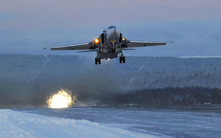 Nga chặn máy bay ném bom Mỹ, đánh trúng kho trữ khí đốt dưới lòng đất của Ukraine