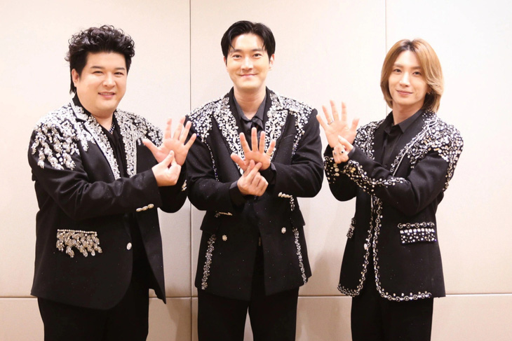 Ba thành viên của Super Junior L.S.S từ trái sang: Shindong, Siwon, Leeteuk - Ảnh: PHƯƠNG QUYÊN