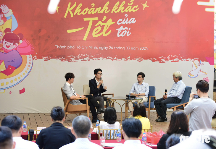 Tác giả đoạt giải nhất Yên Bạch (thứ hai từ trái qua) cùng các khách mời giao lưu tại chương trình