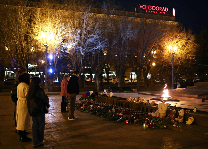 Khu vực tưởng niệm ở Volgograd, gần Matxcơva, ngày 23-3 - Ảnh: REUTERS