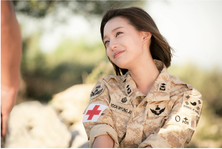 Kim Ji Won trong phim Hậu duệ mặt trời 2016