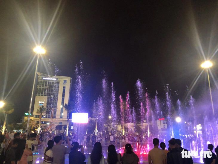Quảng trường 29-3 trở thành một điểm đến mới của Đà Nẵng dù chưa thi công hoàn tất 