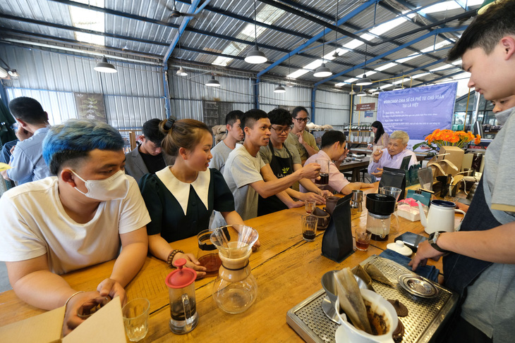 Là Việt tổ chức nhiều hoạt động workshop cho người tiêu dùng trải nghiệm cà phê. 