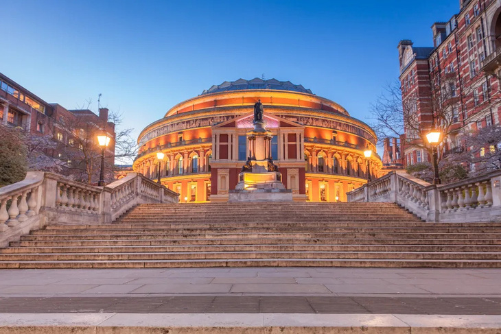 Royal Albert Hall là một trong những công trình nổi tiếng nhất London. Điều này lý giải giá đỗ xe đắt đỏ ở đây - Ảnh: The Sun