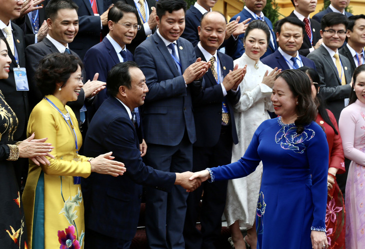 Quyền Chủ tịch nước Võ Thị Ánh Xuân gặp gỡ các doanh nhân trẻ nhân kỷ niệm 93 năm Ngày thành lập Đoàn - Ảnh: BẢO KHANH