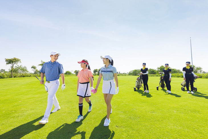 Golf là bộ môn thượng lưu được yêu thích tại Việt Nam với số lượng người chơi lớn - Ảnh: Đ.H