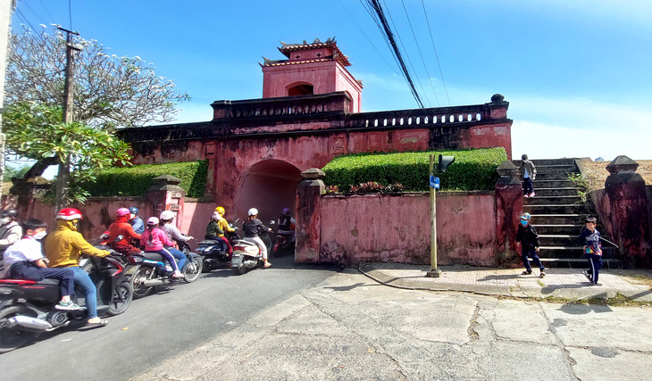 Bên trong cổng Đông di tích quốc gia thành cổ Diên Khánh tại thị trấn Diên Khánh (huyện Diên Khánh, tỉnh Khánh Hòa) - Ảnh: PHAN SÔNG NGÂN