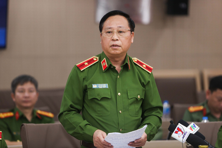 Thiếu tướng Tô Cao Lanh thông tin tại buổi họp báo - Ảnh: NGUYỄN KHÁNH