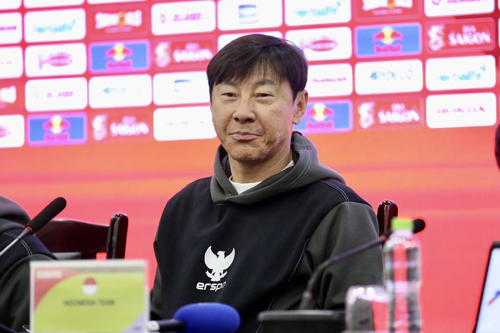 HLV Shin Tae Yong cho biết nhiều cầu thủ tuyển Indonesia vẫn còn bệnh - Ảnh: HOÀNG TÙNG