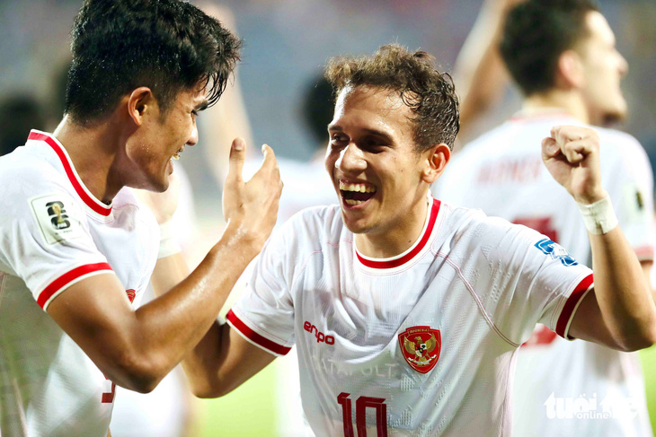 Niềm vui của các cầu thủ Indonesia sau chiến thắng 3-0 trên sân Việt Nam - Ảnh: N.K