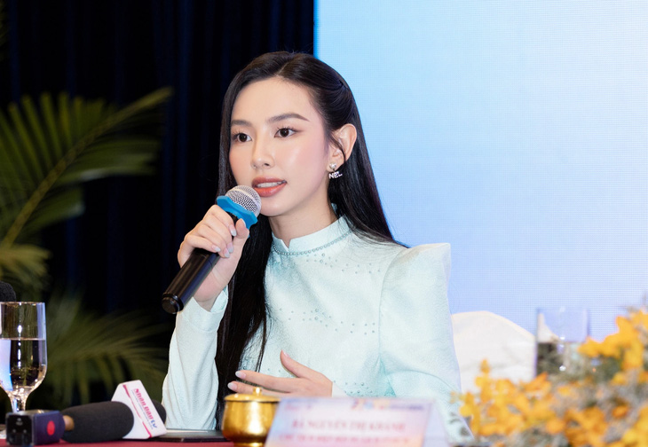 Hoa hậu Thùy Tiên phát biểu khi trở thành đại sứ Du lịch TP.HCM - Ảnh: BTC
