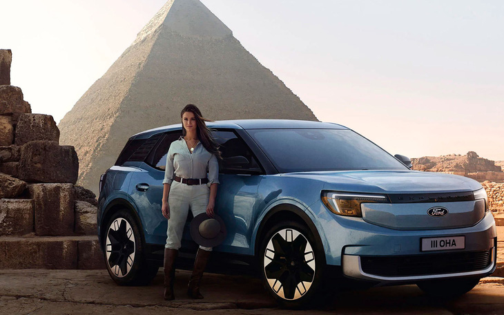 Nữ lái Ford Explorer điện gần 30.000km vòng quanh thế giới