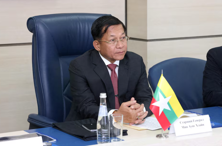 Thống tướng Myanmar Min Aung Hlaing tại Matxcơva, Nga năm 2022 - Ảnh: REUTERS
