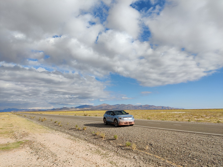 Nữ lái Ford Explorer điện gần 30.000km vòng quanh thế giới- Ảnh 9.