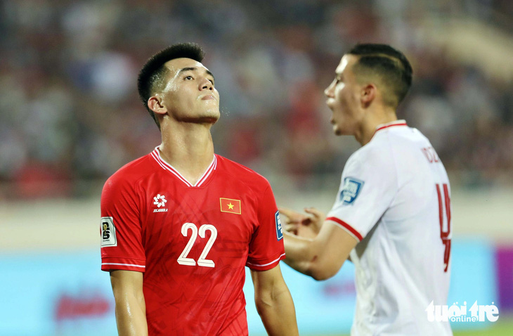 Tiến Linh thất vọng khi không thể ghi bàn, thua Indonesia 0-3 ở trận lượt về trên sân Mỹ Đình - Ảnh: N.K.