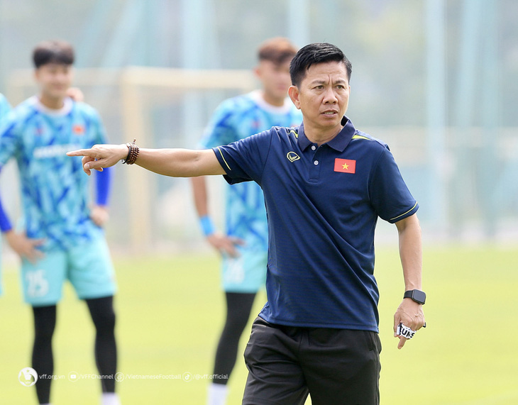 HLV Hoàng Anh Tuấn khi dẫn dắt đội tuyển U23 Việt Nam trước đây - Ảnh: VFF