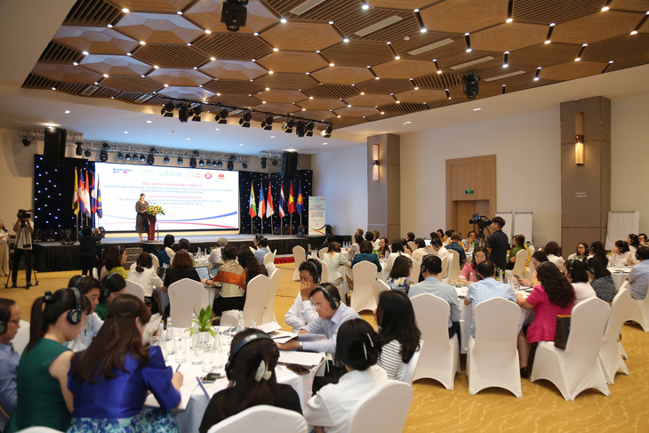 Hội thảo có sự tham gia của khoảng 100 đại biểu là đại diện lãnh đạo các đơn vị thuộc Bộ LĐTBXH, các Bộ, ngành liên quan, Sở LĐTBXH một số tỉnh thành, các cơ quan LHQ, trường đại học, bệnh viện có khoa công tác xã hội, các tổ chức phi chính phủ về phụ nữ và trẻ em, Đại sứ quán Australia tại Việt Nam, các chuyên gia và cán bộ công tác xã hội - Ảnh: UNFPA