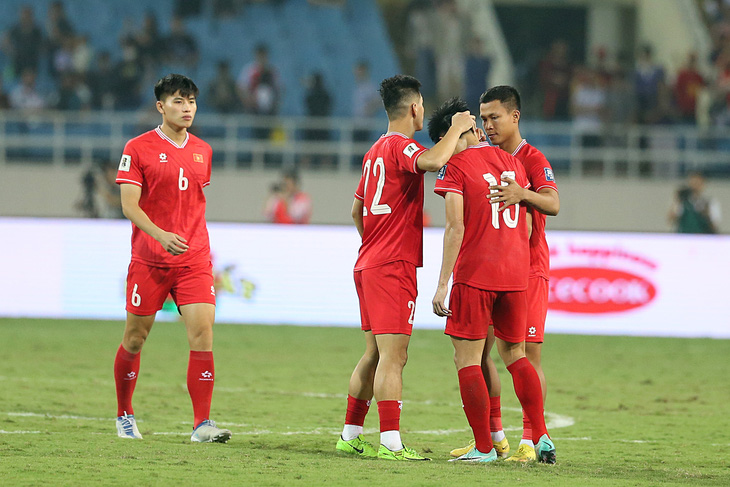 Tuyển Việt Nam thực sự đang khủng hoảng về mặt lối chơi, sau thất bại tại vòng loại World Cup 2026 - Ảnh: HOÀNG TÙNG