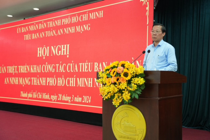 Chủ tịch UBND TP.HCM Phan Văn Mãi phát biểu tại hội nghị - Ảnh: HIỂN VINH